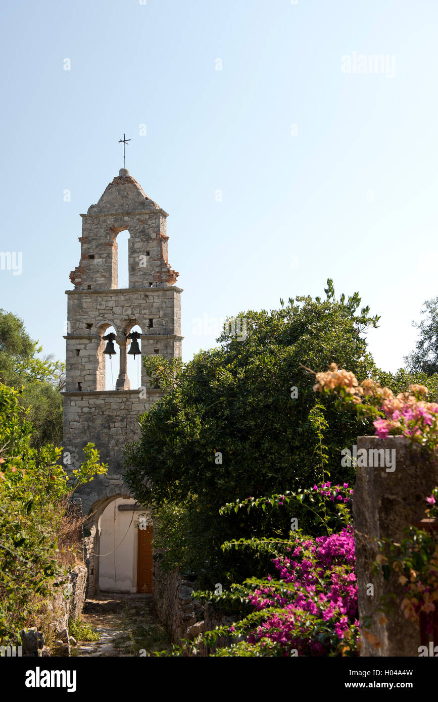 Eine alte steinerne Glockenturm auf der Insel Paxos, die Ionische Inseln, Griechenland, Europa Stockfoto