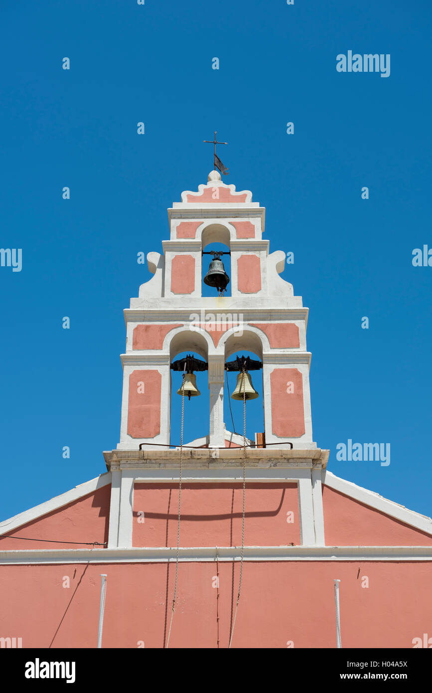 Die rosa Glockenturm der Kirche von Analipsi in Gaios, Paxos, die Ionischen Inseln, griechische Inseln, Griechenland, Europa Stockfoto
