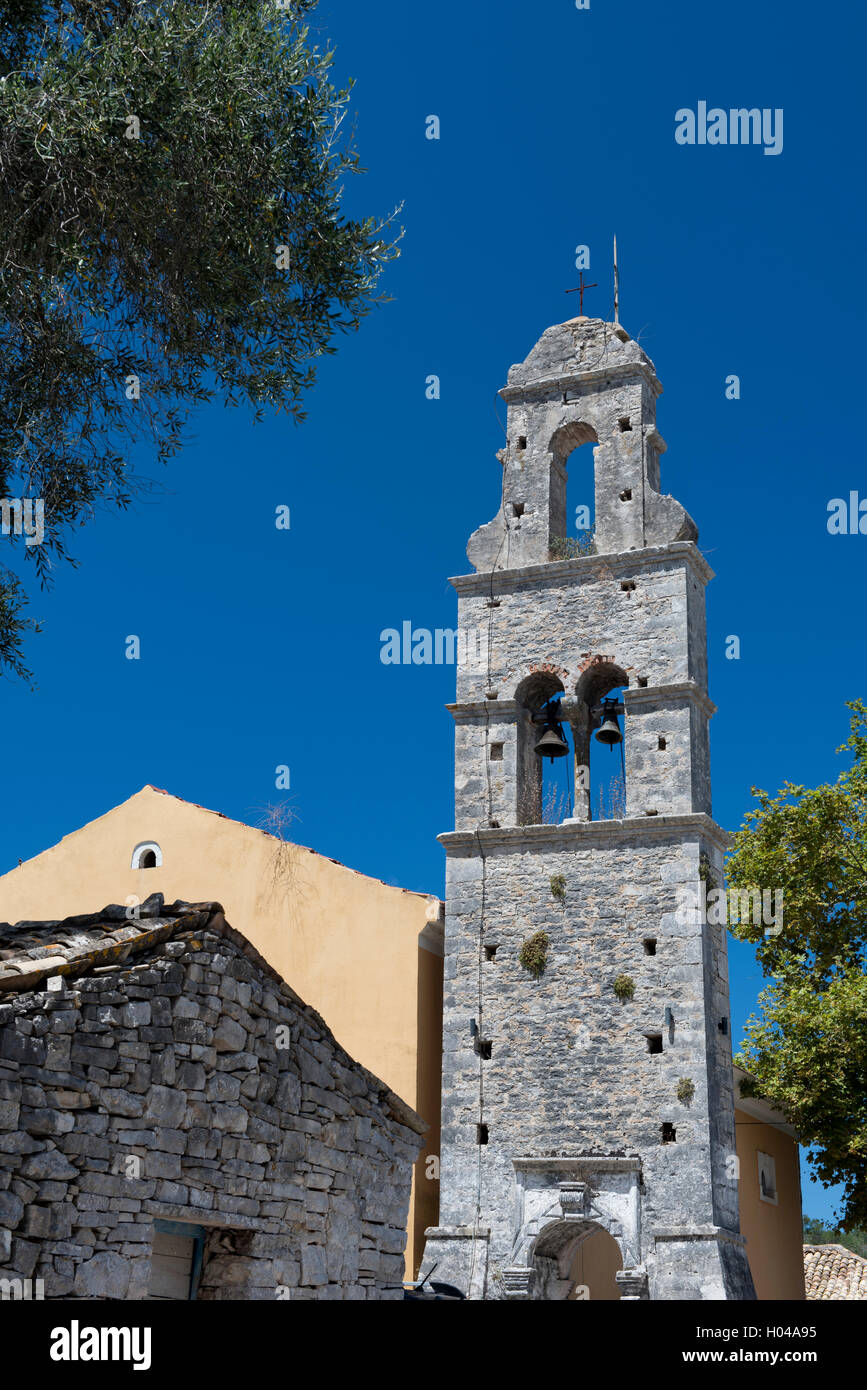 Die Stein bell Tower von Agios Yperayia Theotokou Eleousa auf der Insel Paxos, die Ionischen Inseln, die griechischen Inseln, Europa Stockfoto