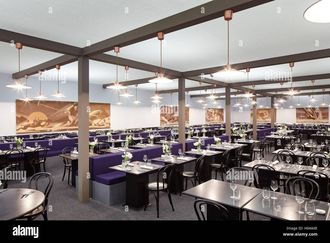 Der Wolseley-Restaurant. ART16, London, Vereinigtes Königreich. Architekt: Steif + Trevillion Architekten, 2016. Stockfoto