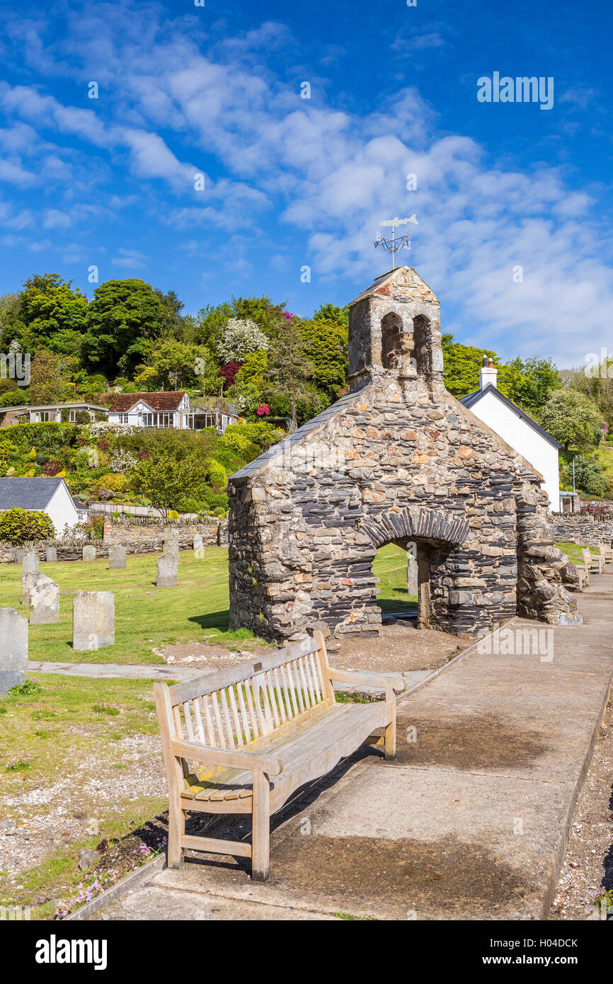 Ruinen der St. Brynach Kirche in Cwm yr Eglwys, Pembrokeshire Coast National Park, Pembrokeshire, Wales, Vereinigtes Königreich, Europa. Stockfoto