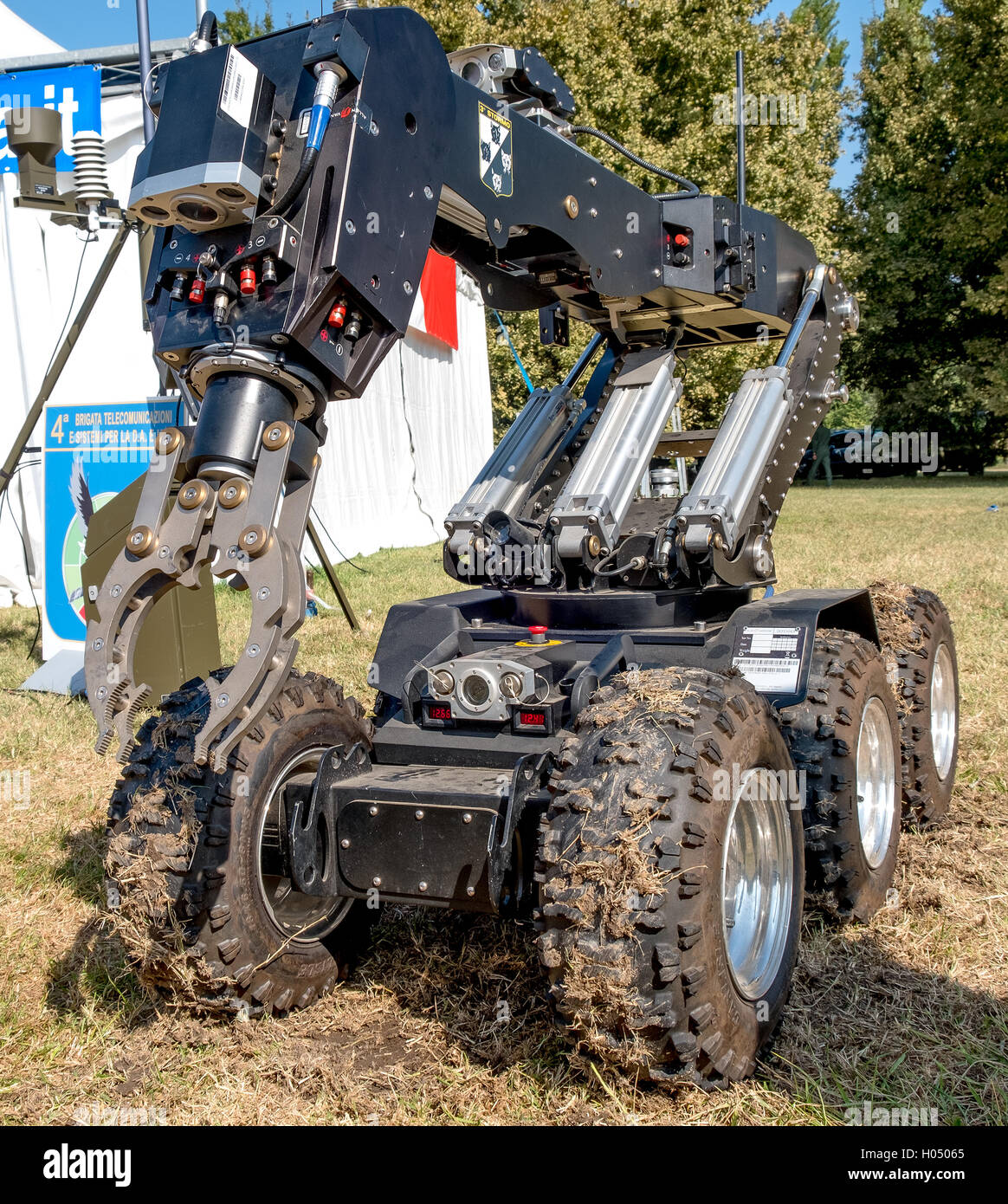 Abfallbehälter Roboter Bombe entschärfen Bomben Stockfoto