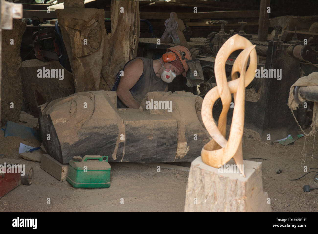 Robert Coia, arbeiten Künstler und Bildhauer in seinem Workshop Studio Pollok Country Park, Glasgow, Schottland Stockfoto