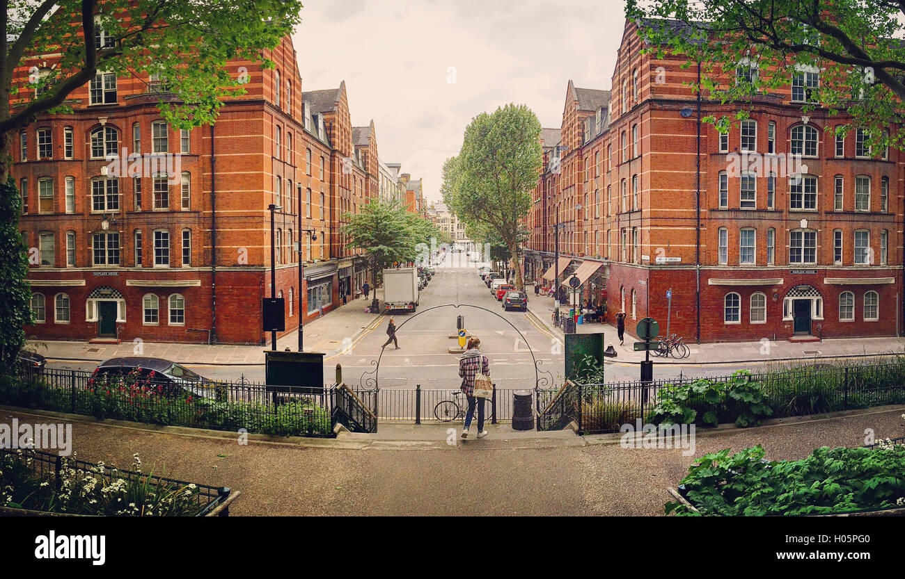 Arnold Circus in Shoreditch, London, Peabody Gebäude und Fußgänger Stockfoto