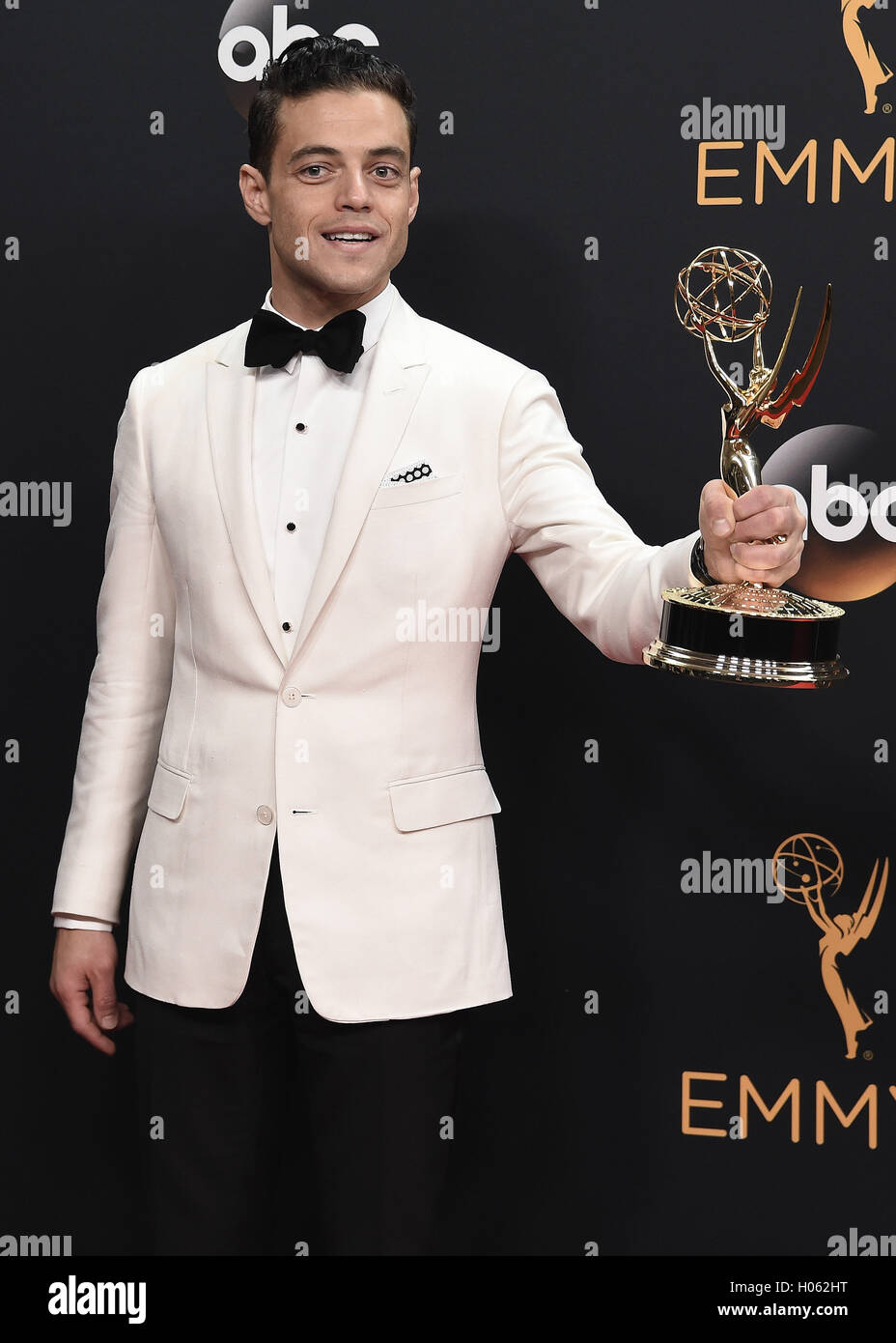 LOS ANGELES, CA - 18 SEPTEMBER: Rami Malek im Presseraum auf der 68. Emmy Awards im Microsoft-Theater am Sonntag, 18. September 2016, in Los Angeles, Kalifornien. Bildnachweis: mpi99/MediaPunch Stockfoto