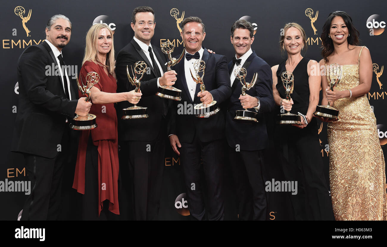 LOS ANGELES, CA - 18 SEPTEMBER: Kreatives Team von "The Voice" im Presseraum auf der 68. Emmy Awards im Microsoft-Theater am Sonntag, 18. September 2016, in Los Angeles, Kalifornien. Bildnachweis: mpi99/MediaPunch Stockfoto