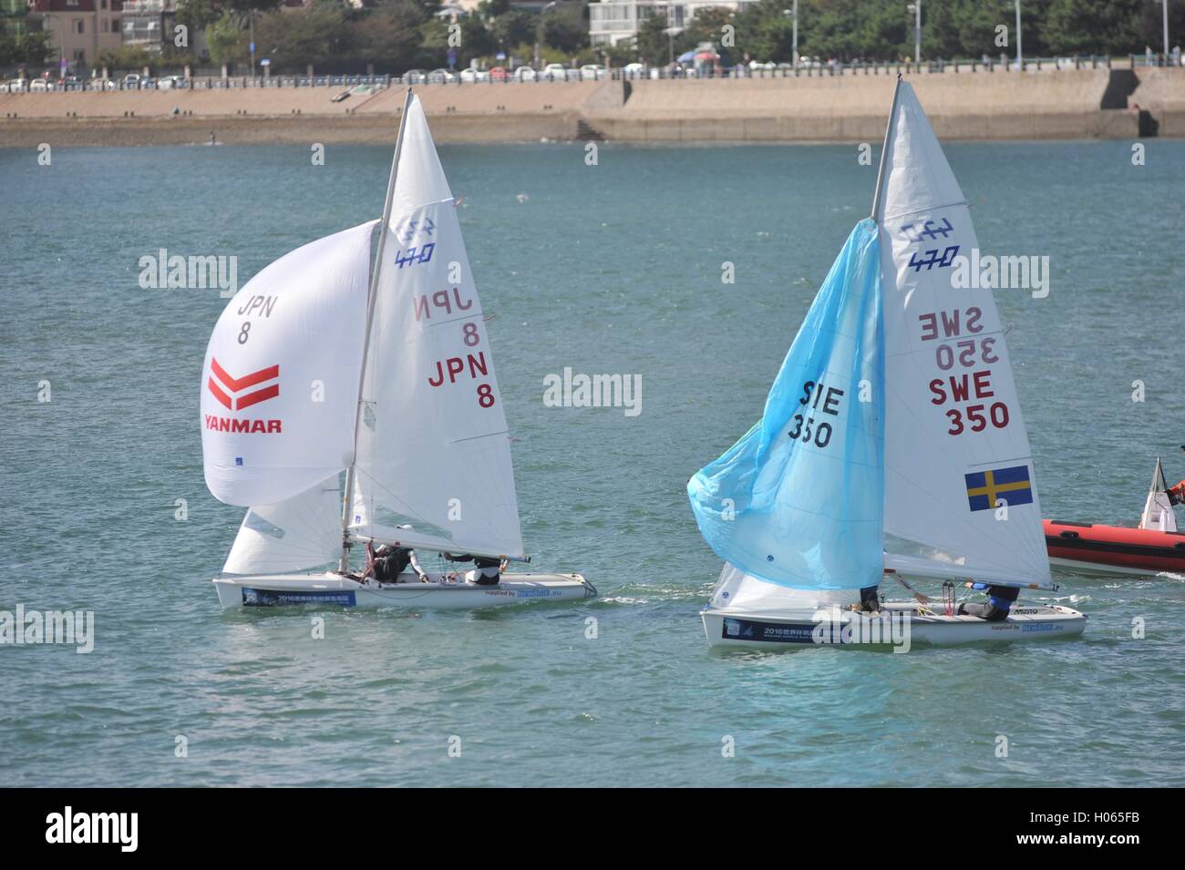 Qingdao, Qingdao, China. 20. Sep, 2016. Qingdao, CHINA-September 19 2016:? (REDAKTION? VERWENDEN SIE? NUR.? CHINA? RAUS) die 2016 startet ISAF Sailing World Cup in Qingdao, Osten der Provinz Shandong ChinaÂ¡Â¯s am 19. September 2016. Sportler aus verschiedenen Ländern und Regionen werden von 20 bis 25 September 2016 an der Veranstaltung teilnehmen. Es ist das vierte Mal für Qingdao die internationale Veranstaltung. Das Punkt-Rennen für die Olympischen Spiele wegen im Jahr 2020 in Tokio stattfinden die 2016 ISAF Sailing World Cup Gelegenheit für Segler für die Olympischen Spiele in Tokio qualifizieren werden. (Kredit-Bild: © SIPA Asi Stockfoto