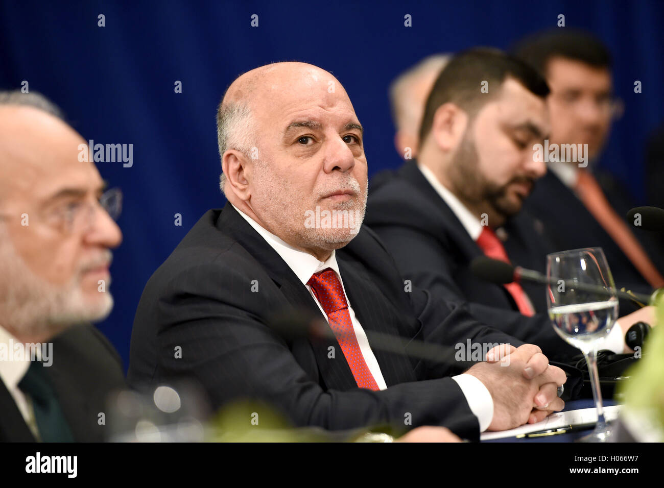 Premierminister Haider al-Abadi des Irak besucht ein bilaterales Treffen mit US-Präsident Barack Obama im Lotte New York Palace Hotel in New York, NY, am 19. September 2016.  Bildnachweis: Anthony Behar / Pool über CNP /MediaPunch Stockfoto