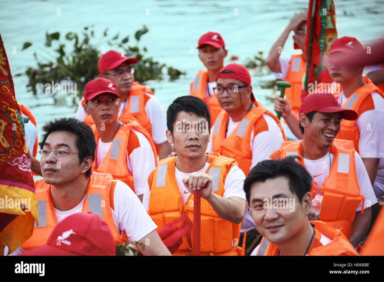 Jieyang Jieyang, China. 20. Sep, 2016. Jieyang, CHINA-Juni 2016:? (REDAKTION? VERWENDEN SIE? NUR.? CHINA? Besuchen Sie raus) Menschen eine Drachenboot-Rennen in Jieyang, Süden der Provinz Guangdong ChinaÂ¡Â¯s. Die Einheimischen haben, halten die Tradition der Drachenbootrennen für eine lange Zeit halten. Sie halten in der Regel Drachen Regatten in der sechsten chinesischen Mondmonats jedes Jahr. © SIPA Asien/ZUMA Draht/Alamy Live-Nachrichten Stockfoto