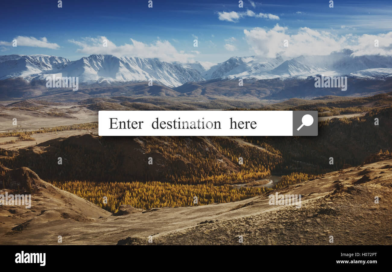Suche Reiseziel Konzept mit Box und Berge im Hintergrund erkunden Stockfoto