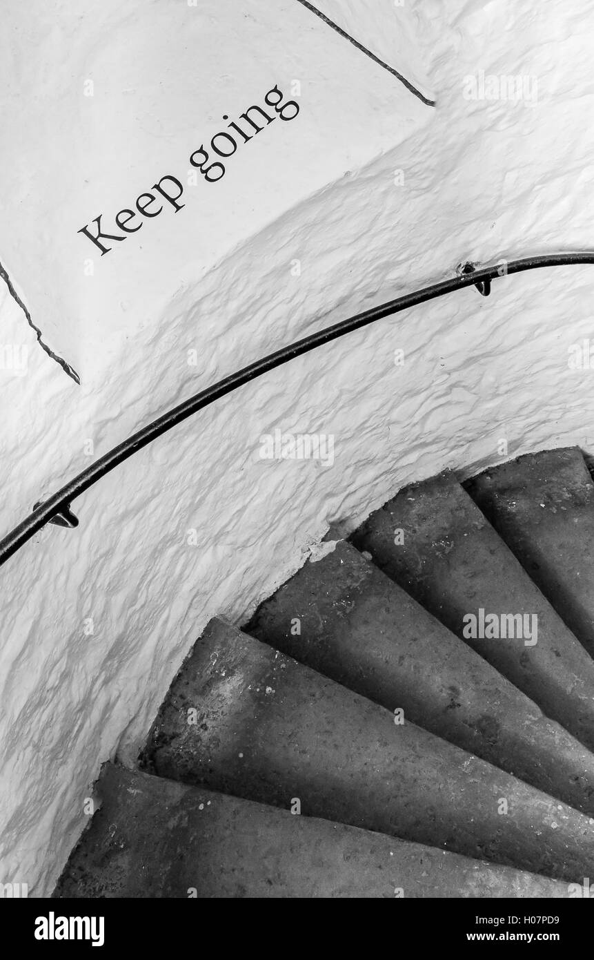 Motivierende ermutigendes Zeichen auf der Treppe - Keep going Stockfoto