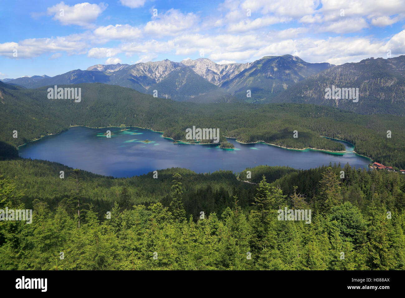 Bayerische Wahrzeichen See Eibsee, Deutschland Stockfoto