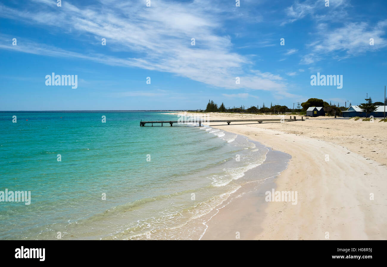 Busselton Jetty Bereich. Western Australia Busselton. Holz-Steg mit schönen blauen Himmel und den Indischen Ozean Stockfoto