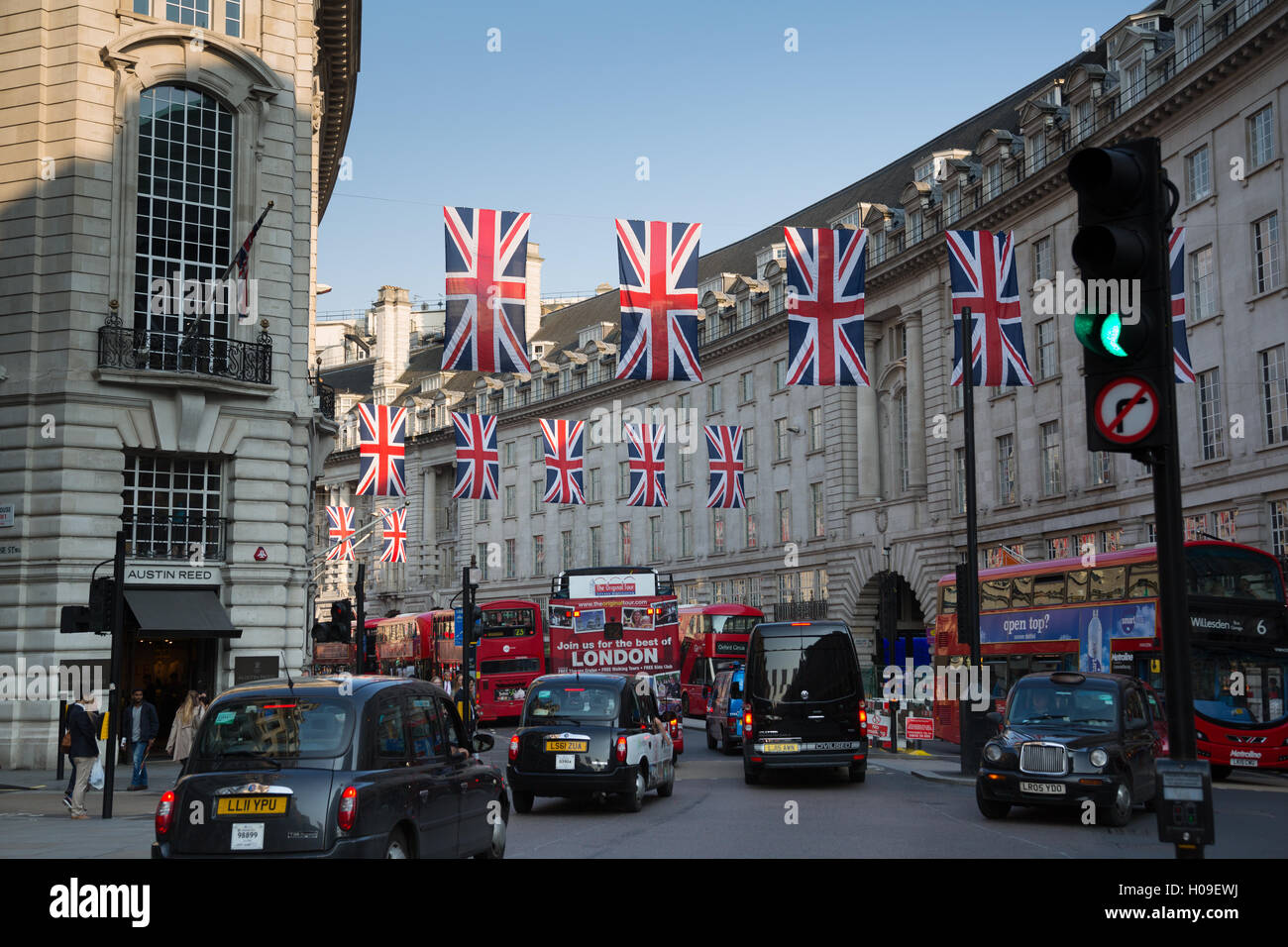 Union Jacks auf Regent Street, London, England, Vereinigtes Königreich, Europa Stockfoto
