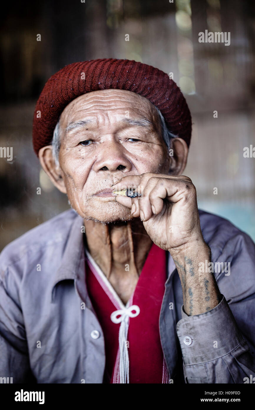 Einheimischen weißen Karen (Kayin) Hügel Stamm Dorfbewohner aus den Bergen in der Nähe von Doi Inthanon, Chiang Mai, Thailand, Südostasien Stockfoto
