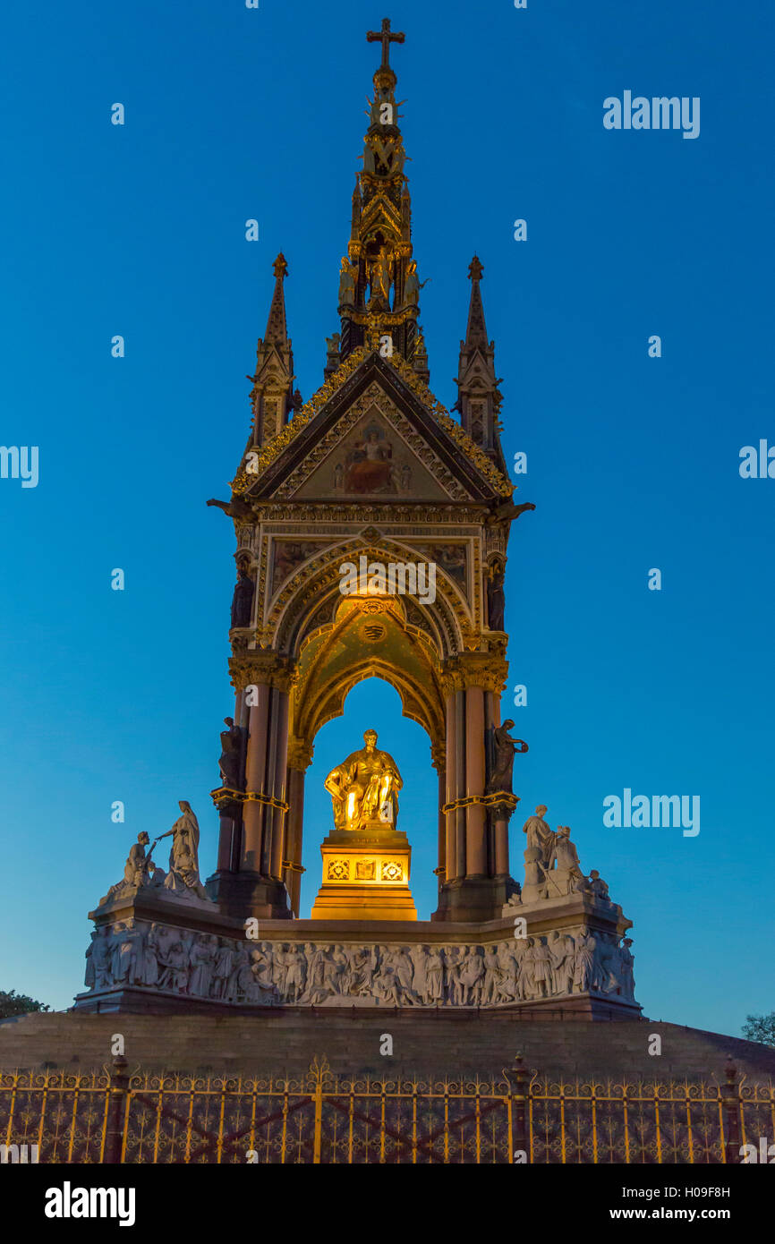 Das Albert Memorial in Kensington Gardens bei Sonnenuntergang, London, England, United Kingdom, Europe Stockfoto