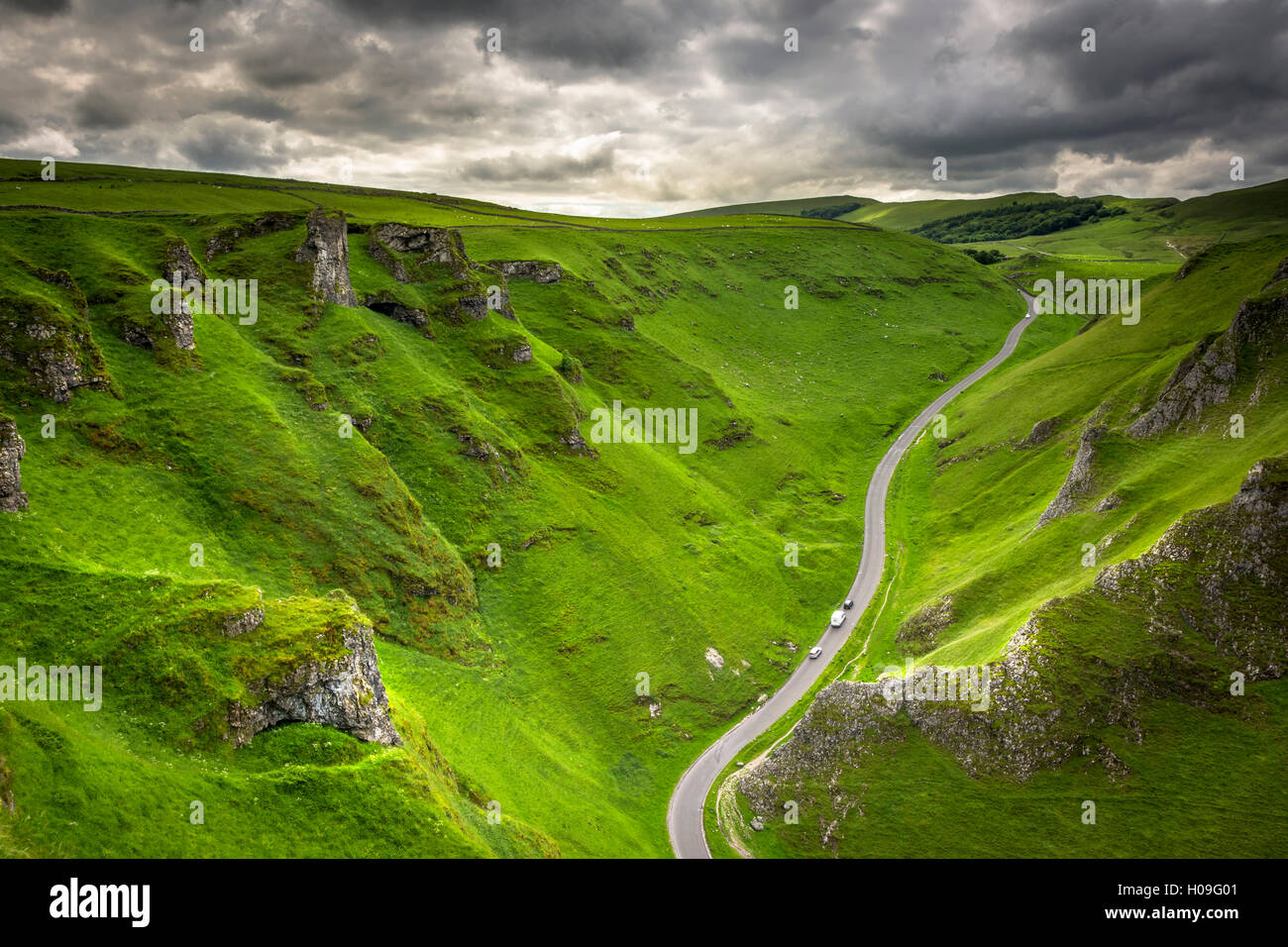 Winnats Pass in der Nähe von Castleton im Peak District National Park, Derbyshire, England, Vereinigtes Königreich, Europa Stockfoto