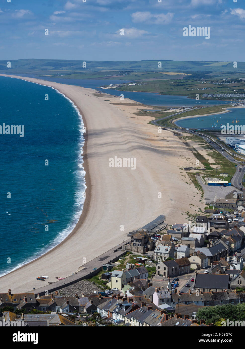 Chesil Beach und die Flotte Lagune aus Portland, Jurassic Coast, UNESCO World Heritage Site, Weymouth, Dorset, England, UK Stockfoto