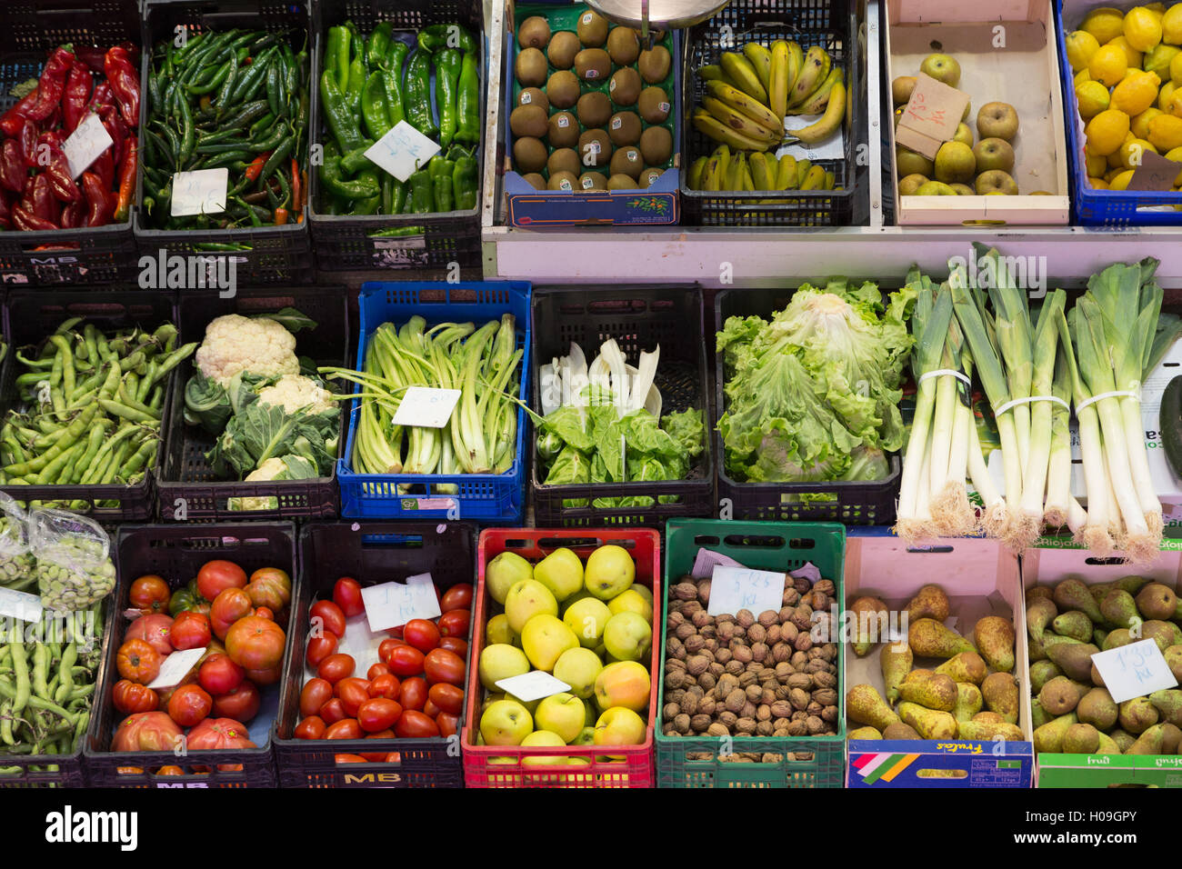 Obst und Gemüse zu verkaufen in Logrono Markthalle, La Rioja, Spanien, Europa Stockfoto