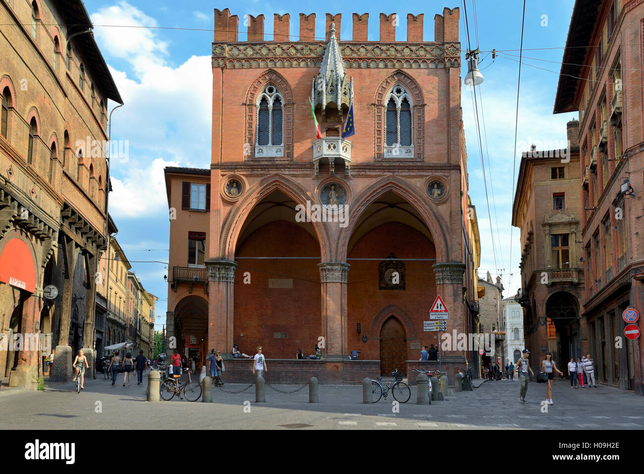 Historische Loggia bewohnt, Palazzo della Mercanzia, Bologna, Emilia