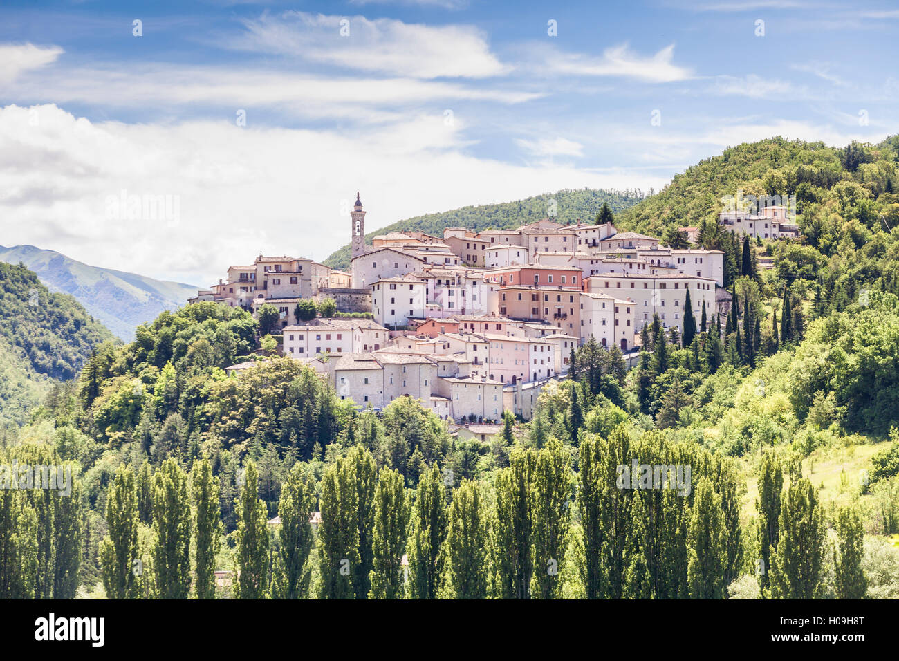 Das Dorf Preci in den Monti Sibillini Nationalpark, Umbrien, Italien, Europa Stockfoto
