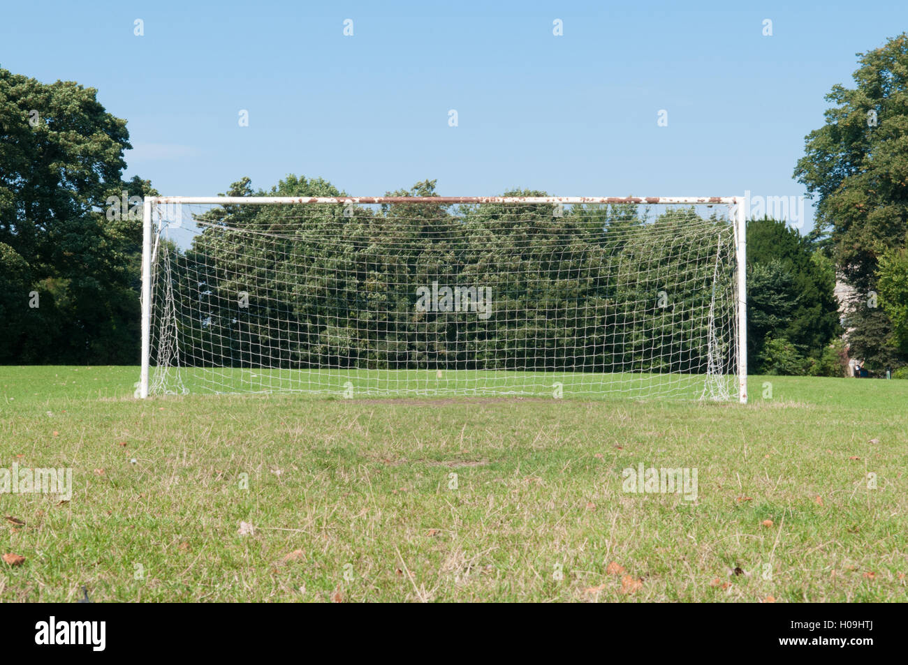 Fußball Spielfeld Torpfosten und Netz auf einem Fußballplatz Stockfoto