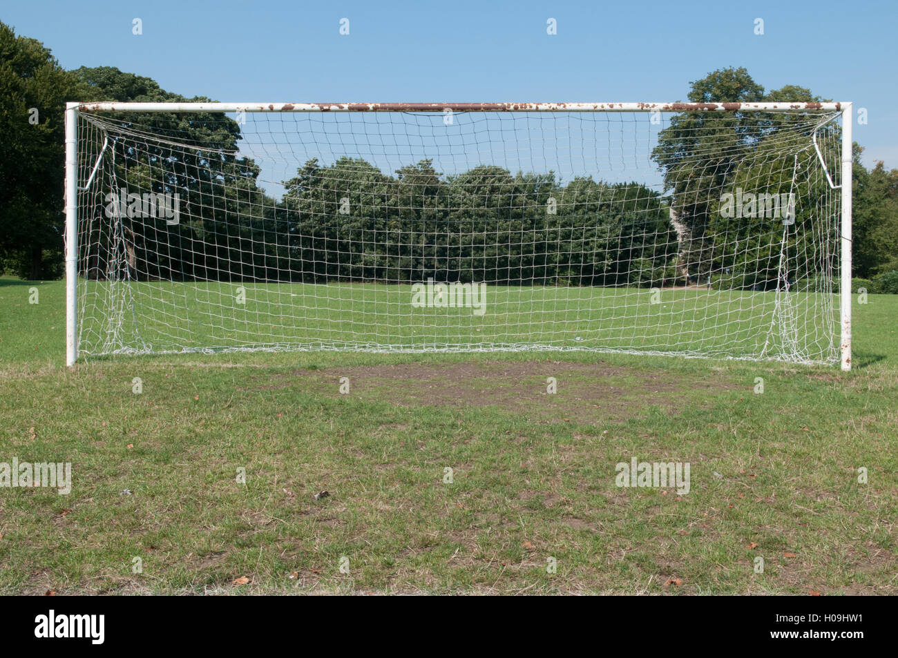 Fußball Spielfeld Torpfosten und Netz auf einem Fußballplatz Stockfoto