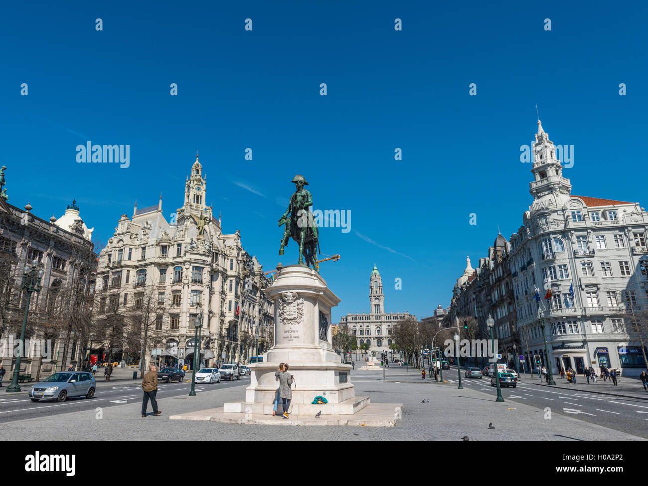 Reiterstandbild von Dom Pedro IV., der Avenida dos Aliados Avenue und Rathaus, Porto, Porto, Portugal Stockfoto