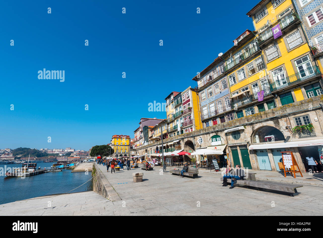 Bunte Häuser am Ufer des Flusses Duoro, Porto, Portugal Stockfoto