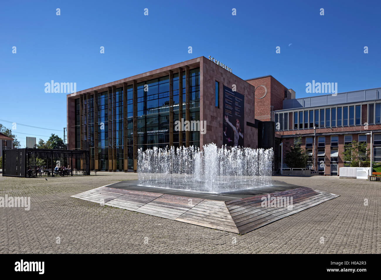 Staatstheater, Schauspiel, Kunstbrunnen sechseckigen Wasser-Pavillon von Jeppe Hein, Stadt Nürnberg, Mittelfranken, Franken, Bayer Stockfoto