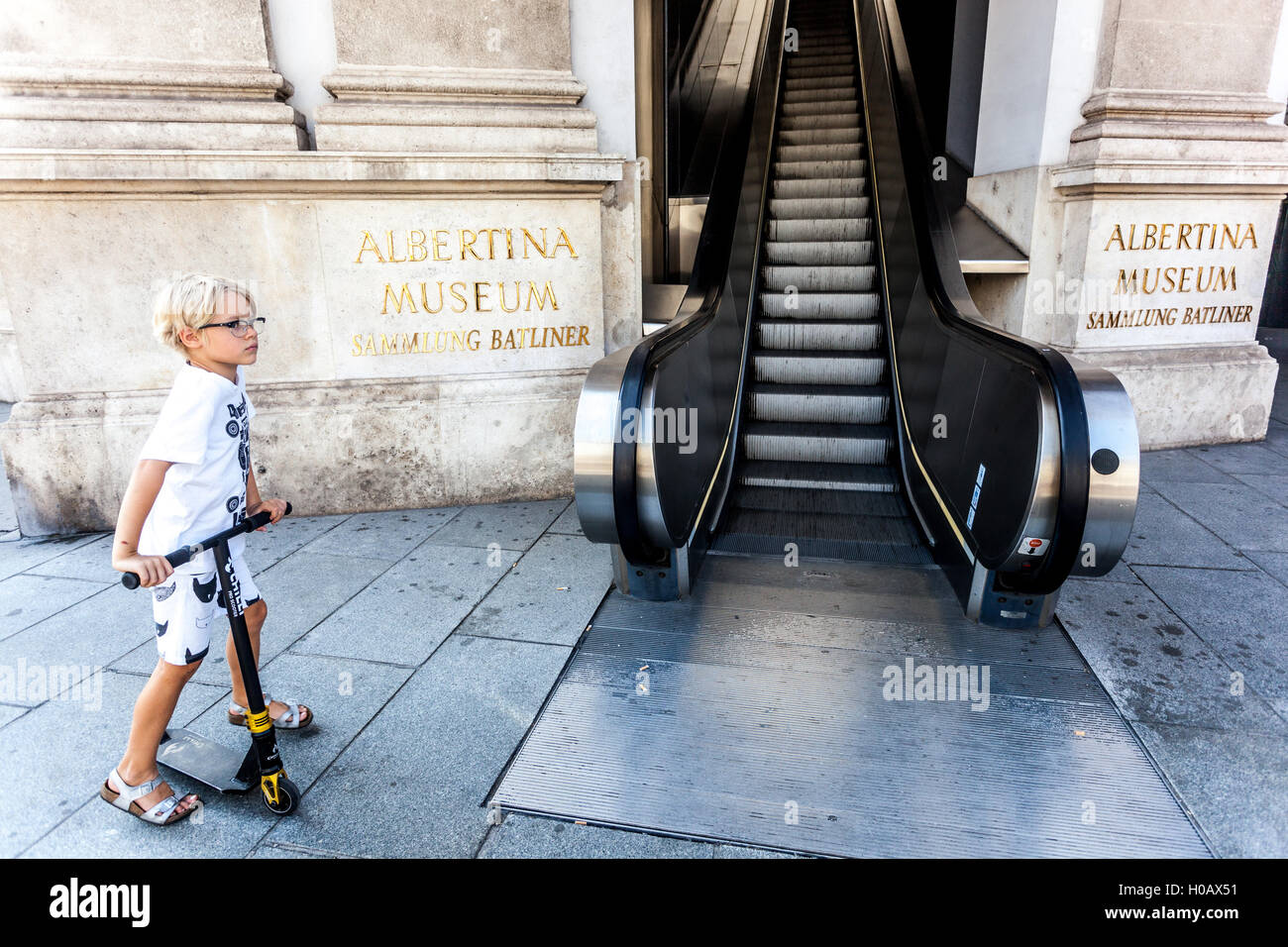 Albertina Museum, Eingang, Rolltreppe, Wien, Österreich Stockfoto