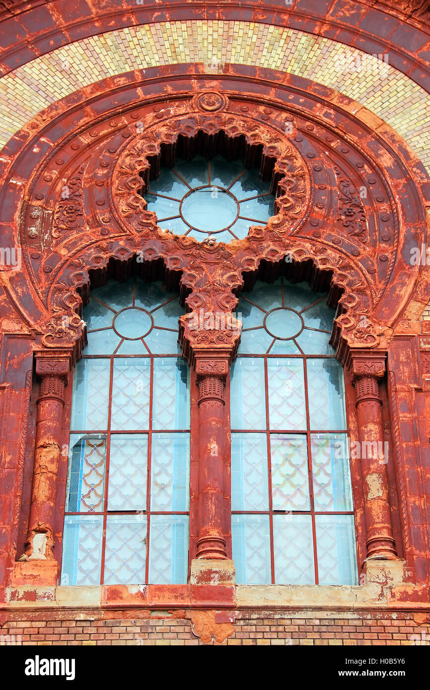 Fragment der transkarpatischen regionale Philharmonie Gebäude (ehemalige Synagoge) in Uzhgorod, Ukraine Stockfoto