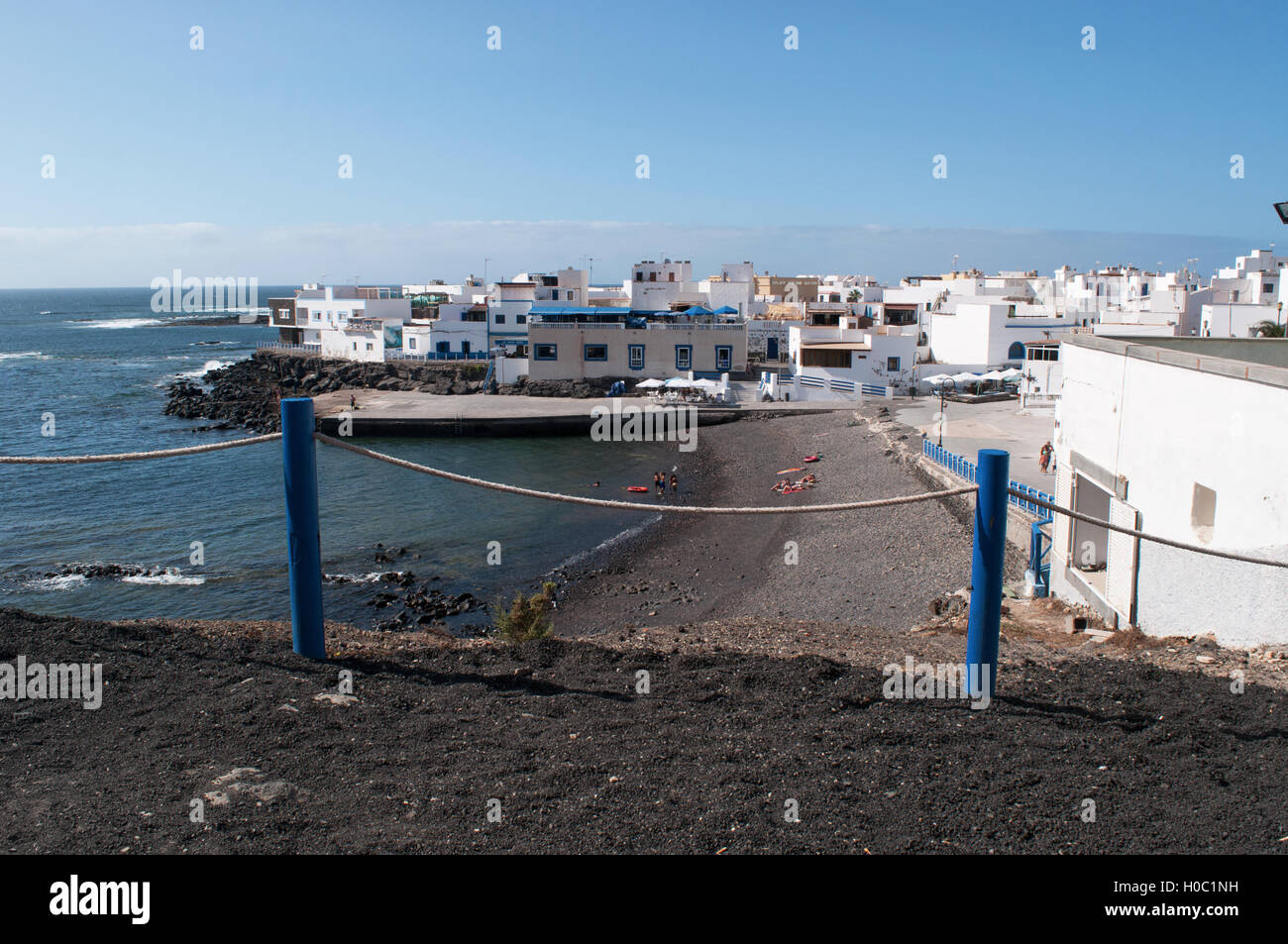 Fuerteventura: Blick auf El Cotillo alten Hafen und Stadt. El Cotillo ist ein Fischerdorf in einen kleinen Hafen im Nordwesten Stockfoto