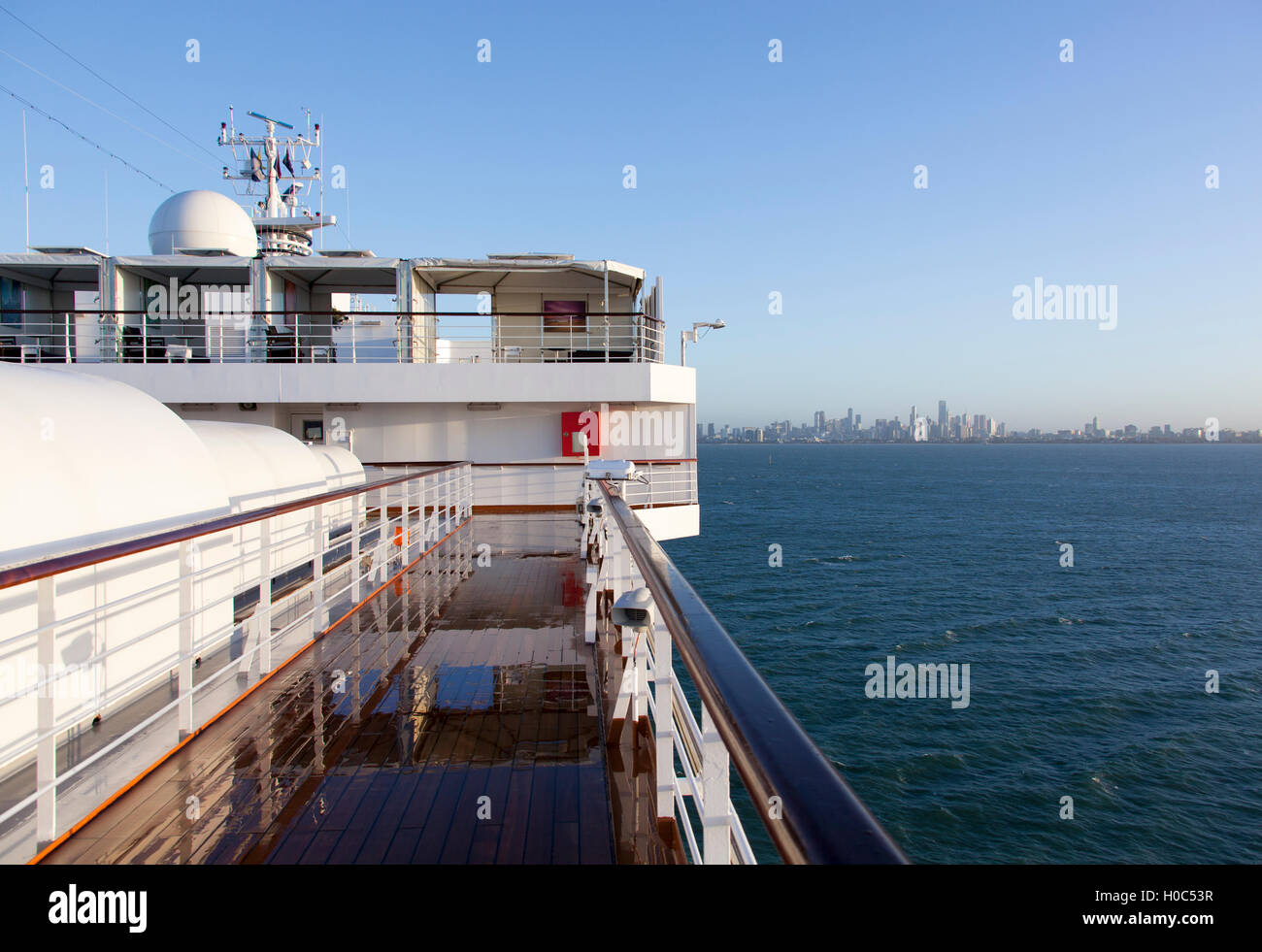 Das Kreuzfahrtschiff Ankunft in Melbourne City in den frühen Morgenstunden (Victoria). Stockfoto