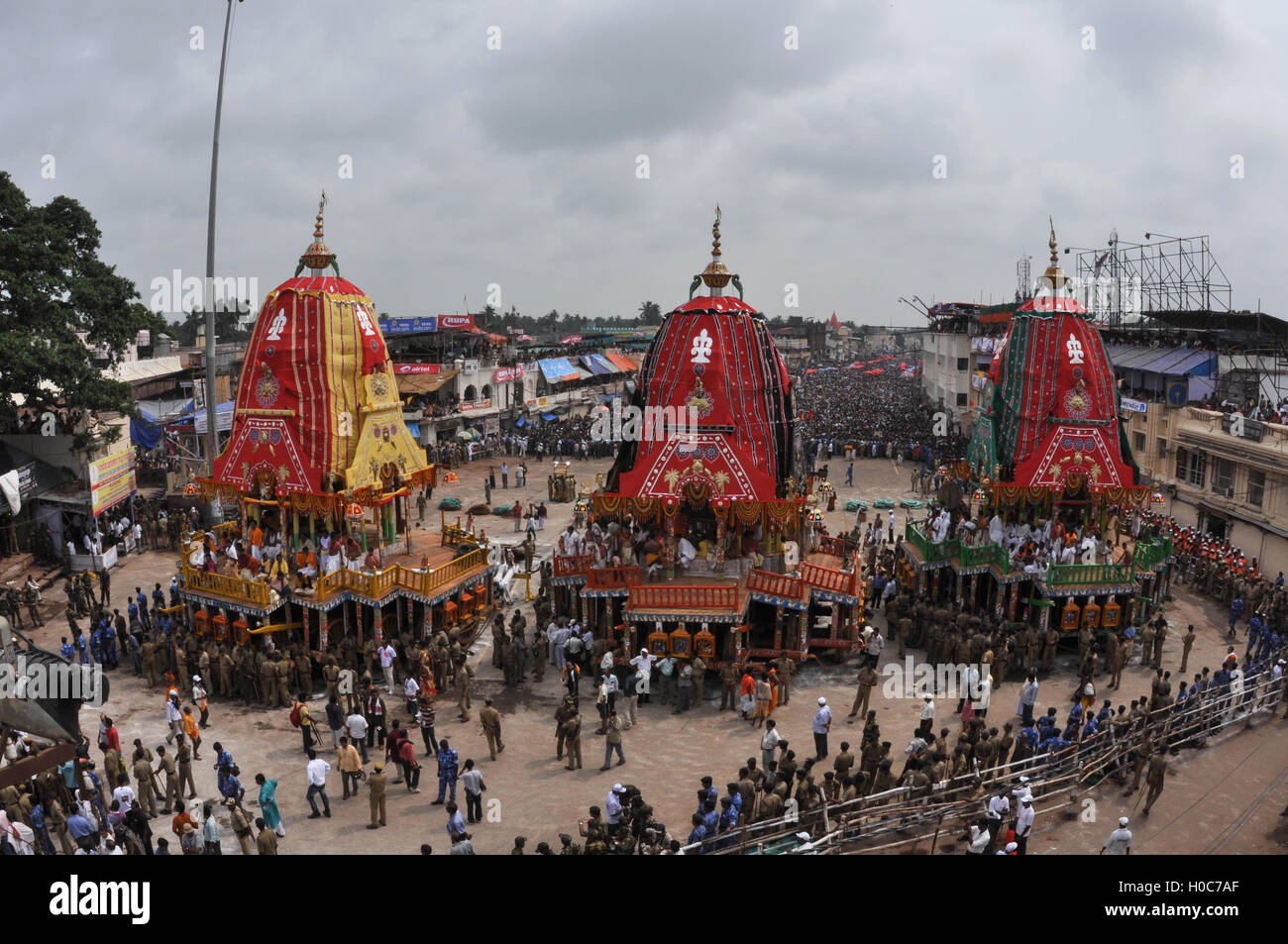 Puri, Odisha, Indien - 3. Juli 2011: Der Streitwagen von Lord Jagannath, Balbhadra und Subhadra dekoriert traditionell, geparkt her Stockfoto