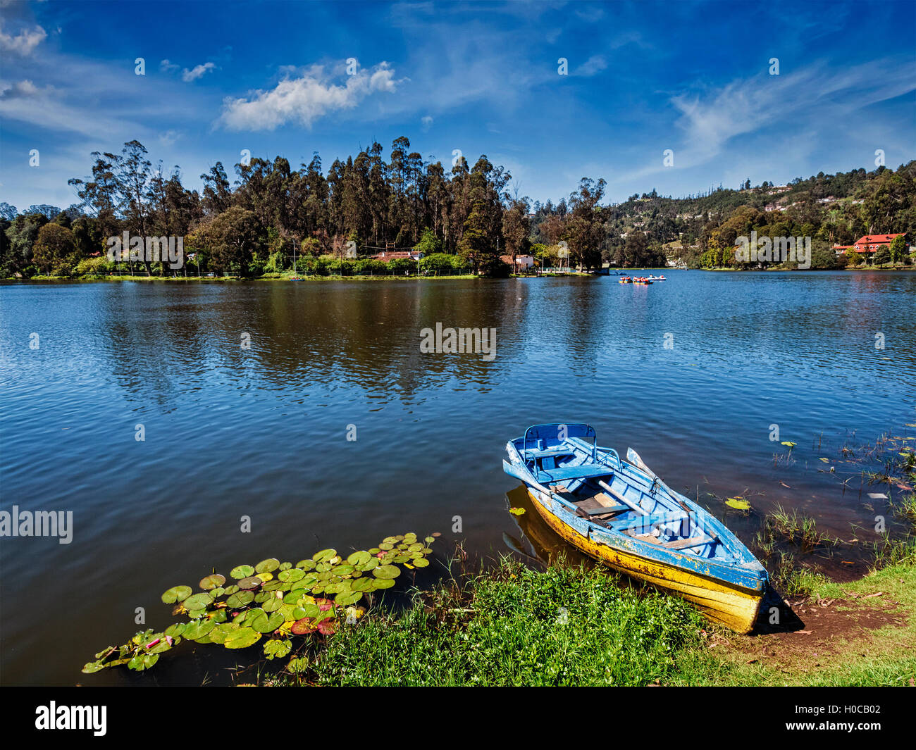 Boot in See Stockfoto