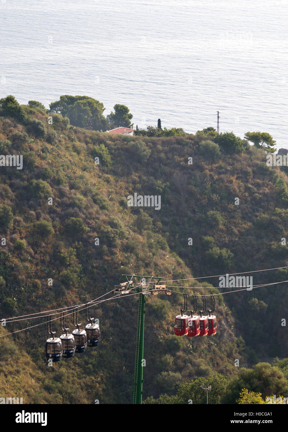Seilbahnen, vorbei an Taormina, Sizilien, Italien, Europa Stockfoto