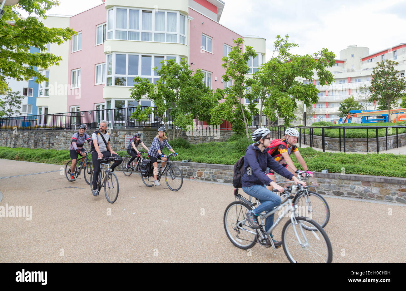 Radfahren rund um Bristol Hafen, Bristol, England, UK Stockfoto