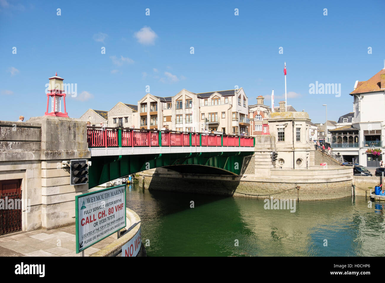 Stadt-Brücke ist eine anhebende Straßenbrücke überquert den Fluss Wey-Hafen. Weymouth, Dorset, England, Vereinigtes Königreich, Großbritannien Stockfoto