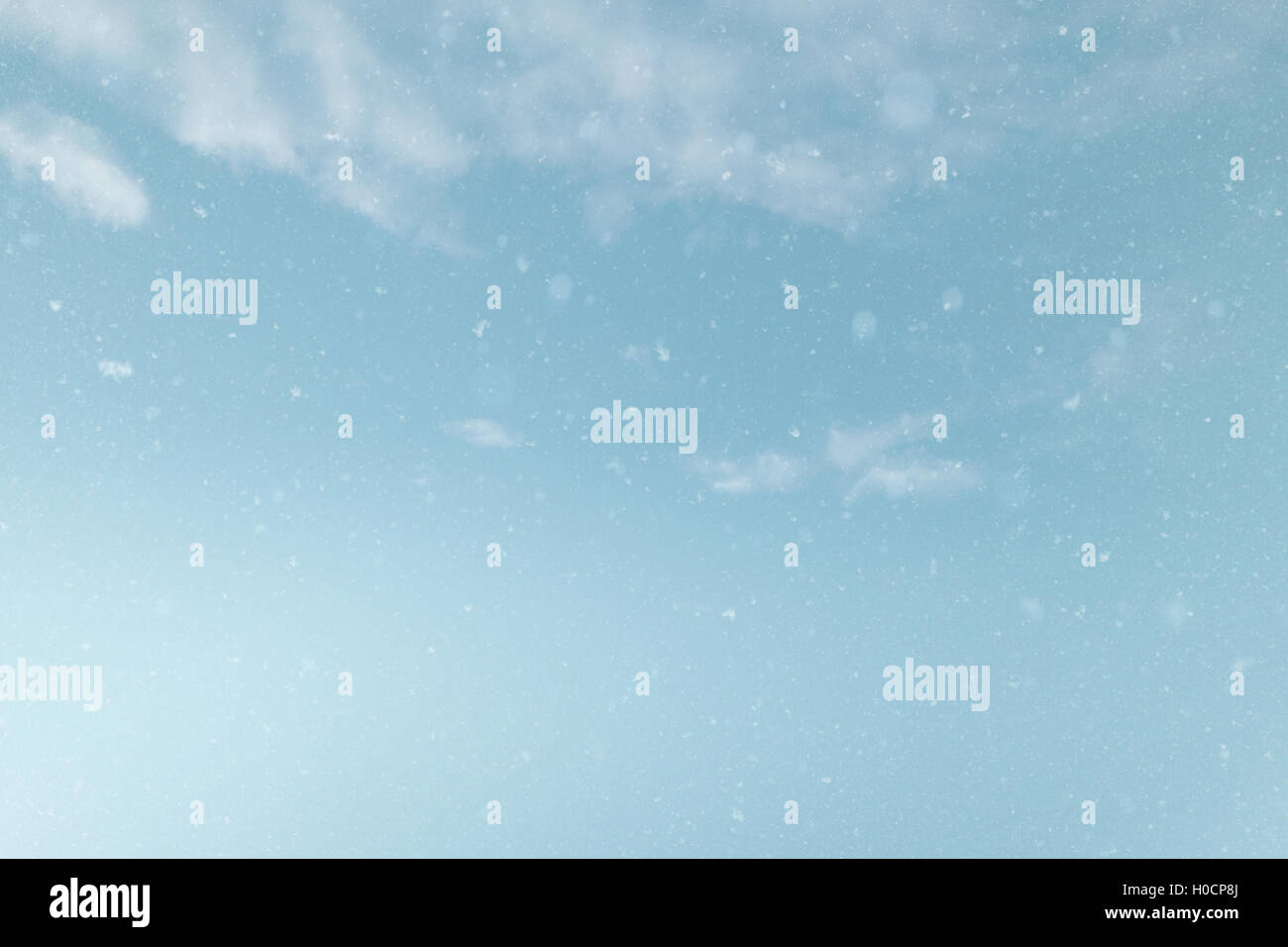 Kunst Winter Hintergrund mit fallendem Schnee Stockfoto