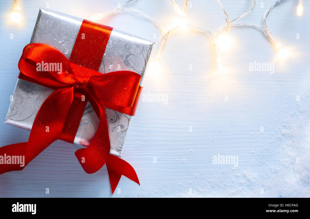 Festliche Weihnachten Hintergrund mit Geschenk-Box und Weihnachtslicht Stockfoto