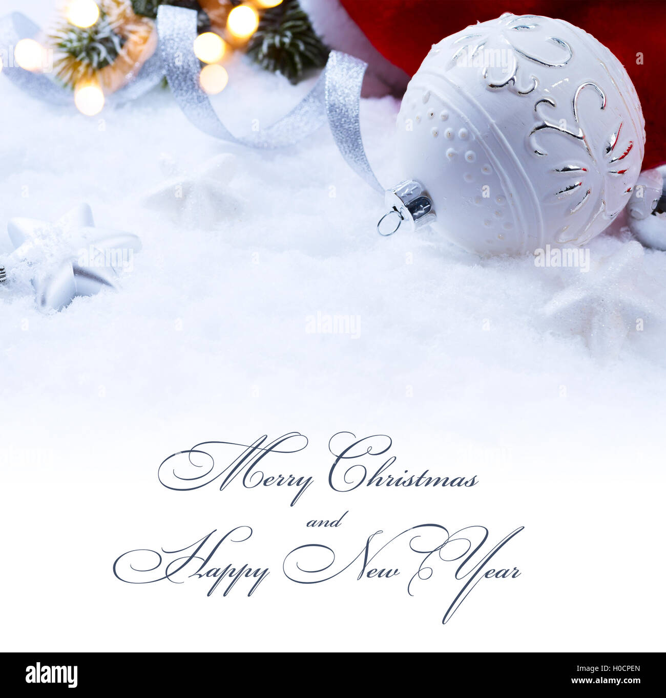 Weihnachten Hintergrund mit Urlaub Ornament auf Schnee Stockfoto