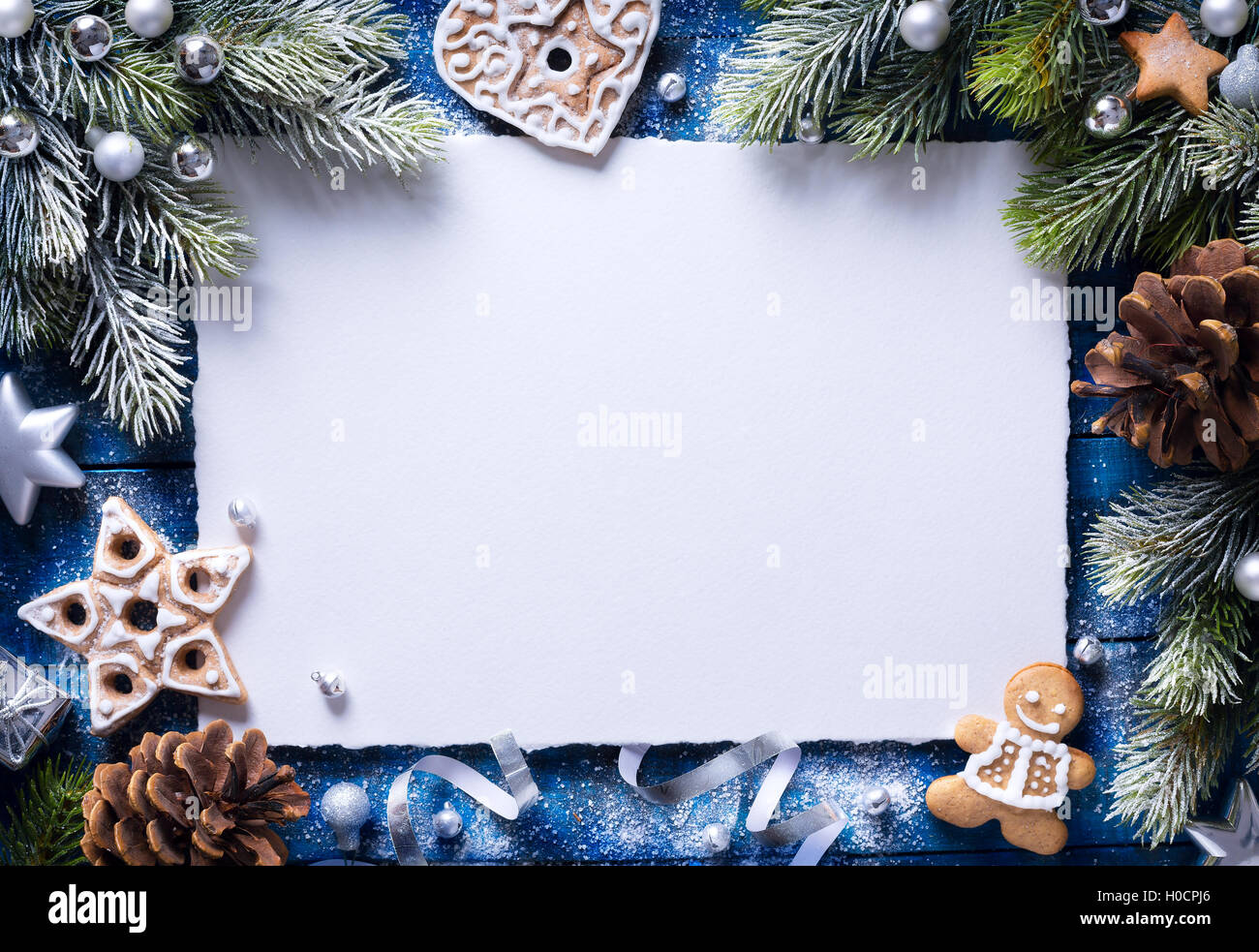 Weihnachten Hintergrund mit Weihnachtsgebäck und festliche Dekoration Stockfoto