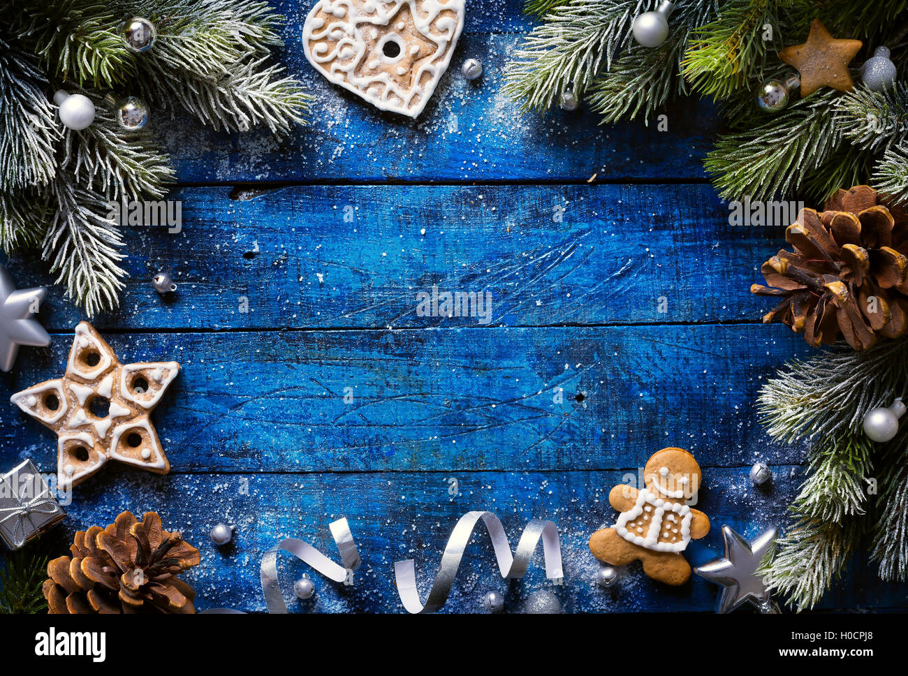 Weihnachten Hintergrund mit Weihnachtsgebäck und festliche Dekoration Stockfoto