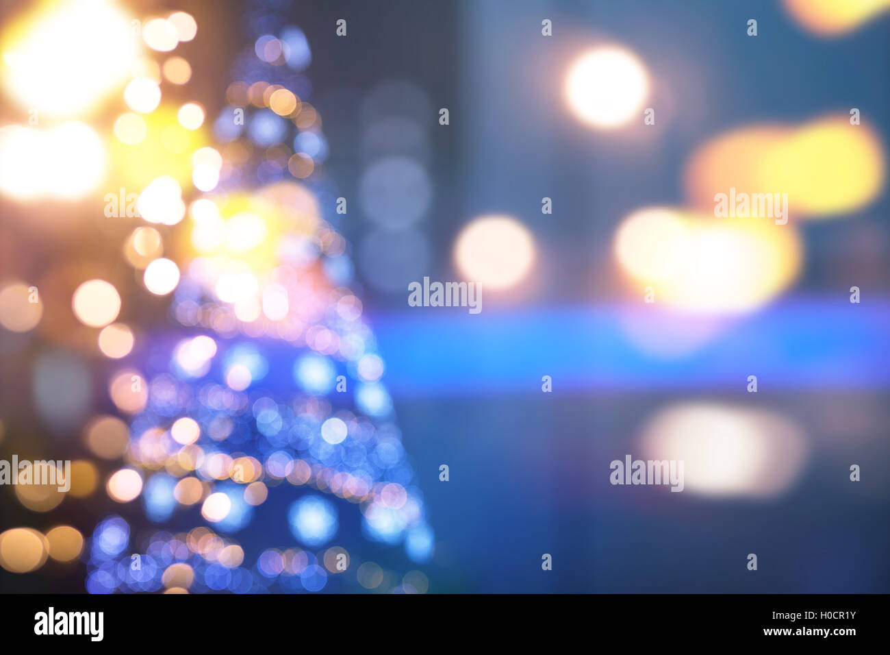 Kunst Weihnachtsbeleuchtung auf blauem Hintergrund Stockfoto