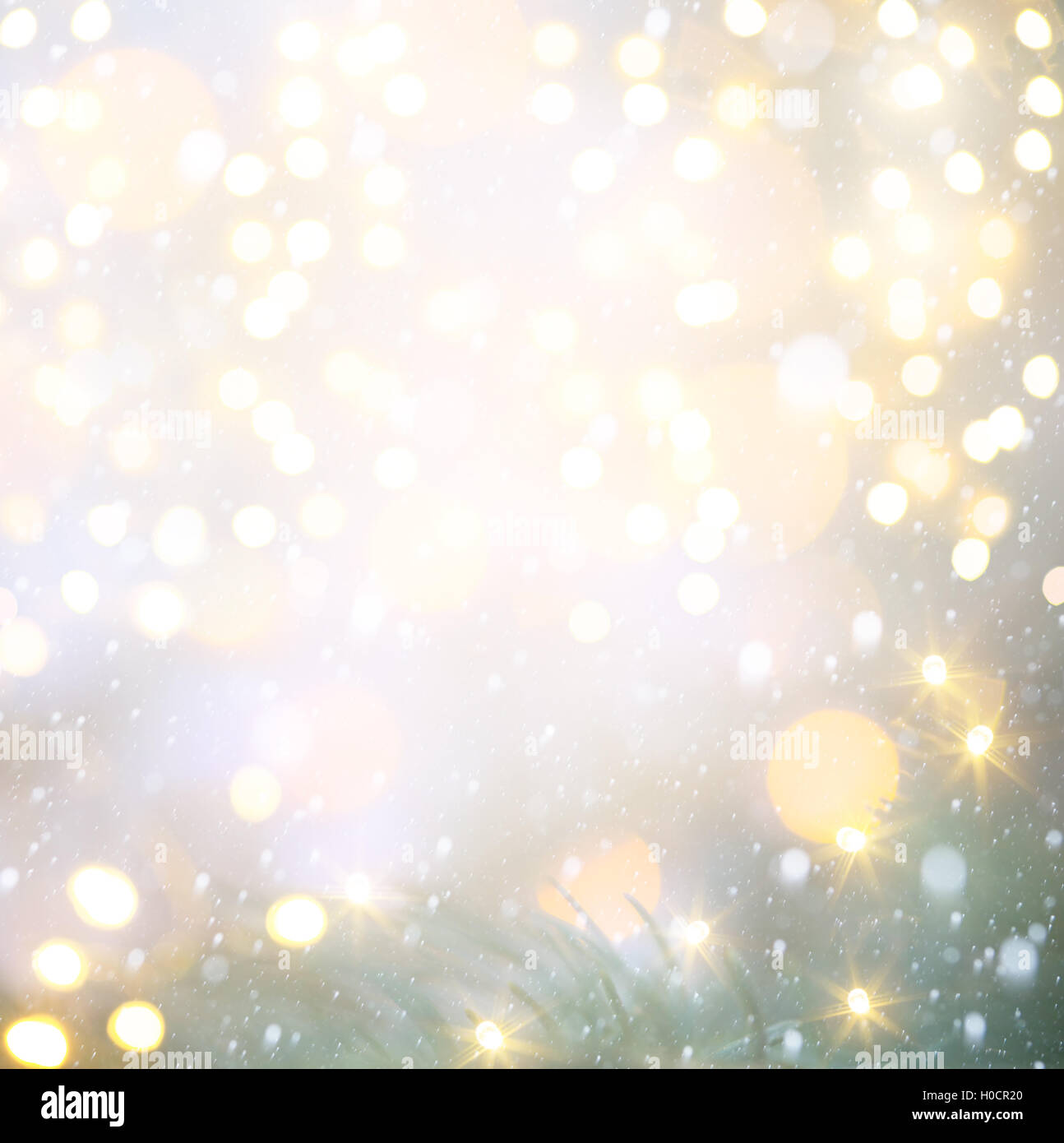 Kunst Weihnachtsbeleuchtung auf blauem Hintergrund Stockfoto
