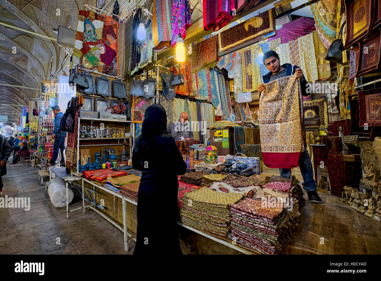 Schals im Basar e-Vakil Stockfoto