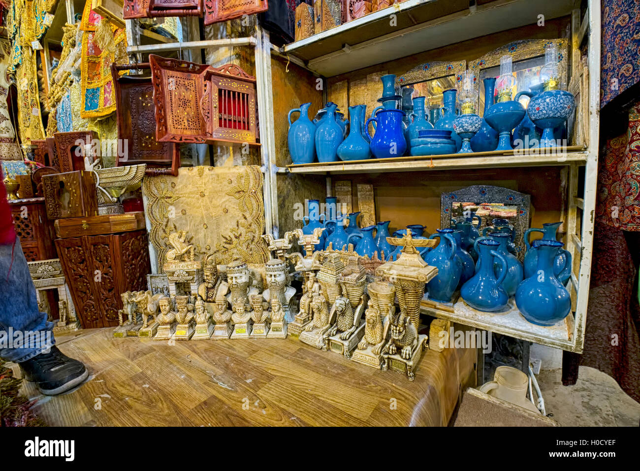 Antiquitäten im Basar e-Vakil Stockfoto