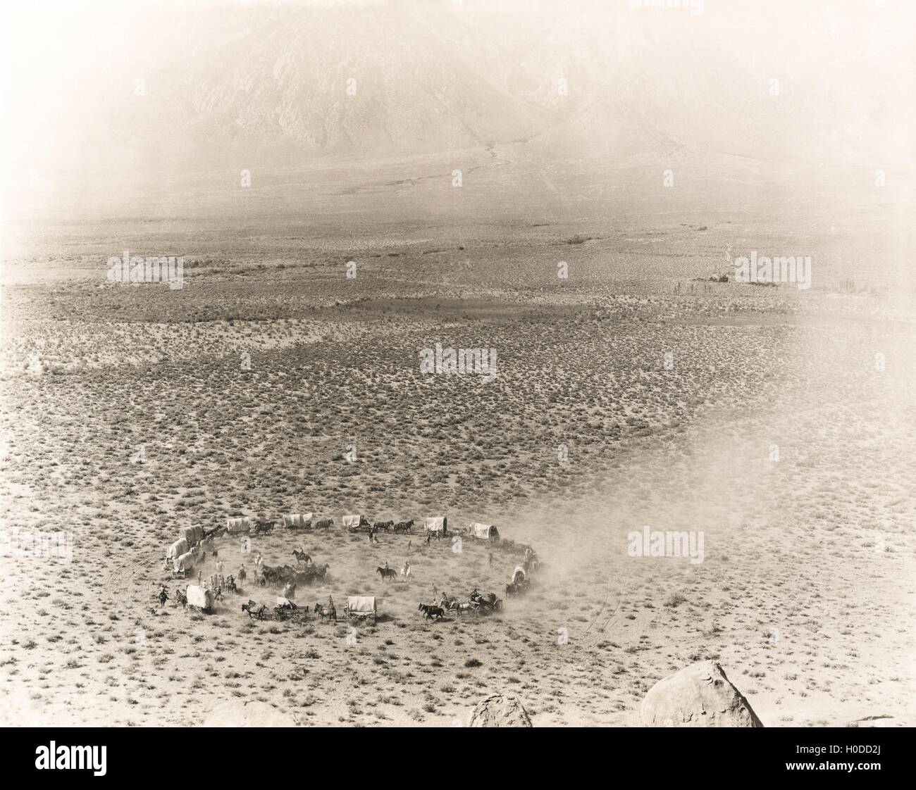 Kreis der Planwagen auf offene Ebene Stockfoto