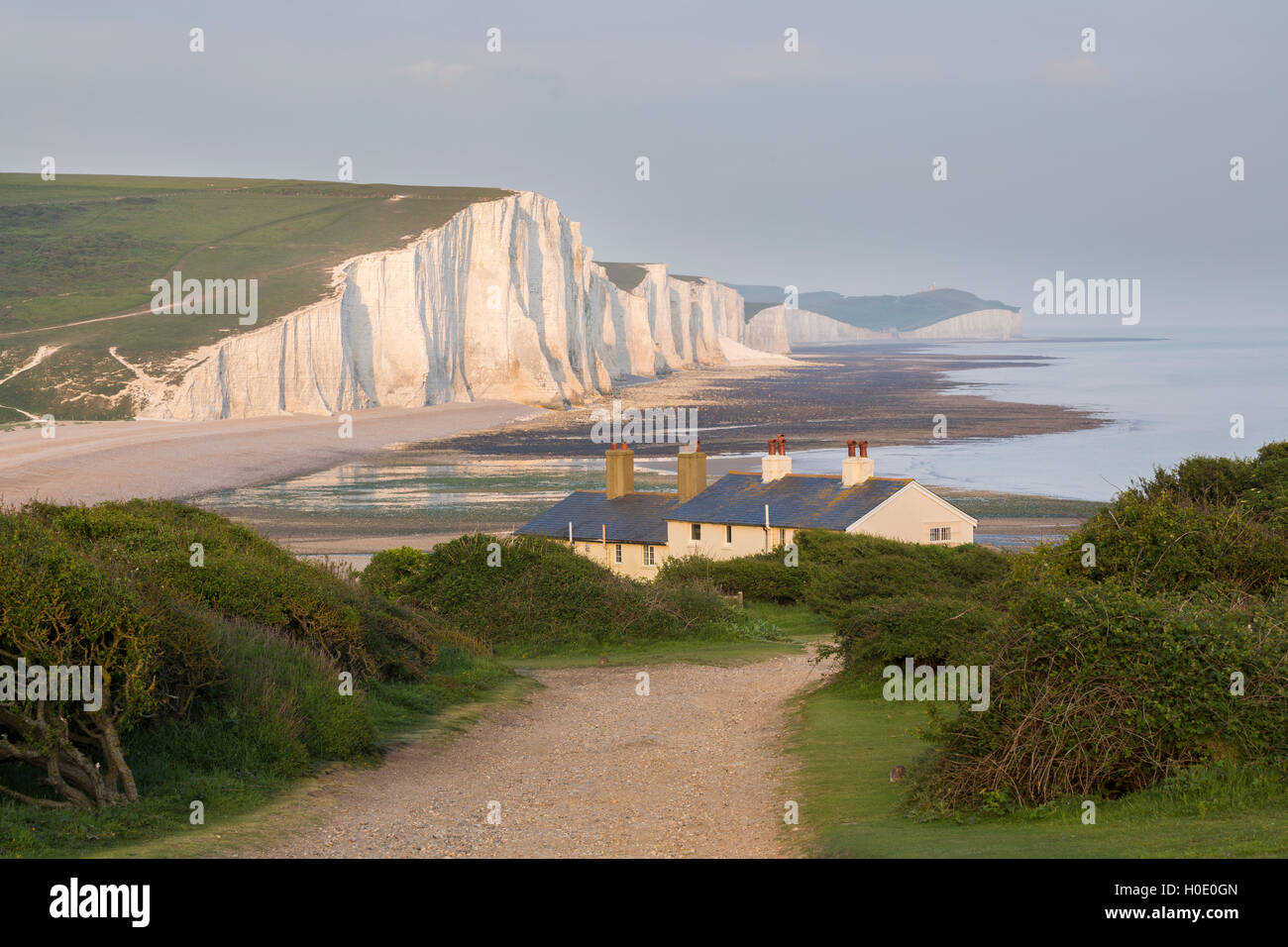 Die sieben Schwestern und die Coastguard Cottages von Seaford Kopf, Seaford, Ostsussex, England, UK Stockfoto